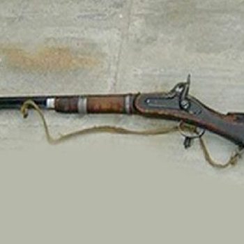 भरुवा बन्दुकसहित एक पक्राउ