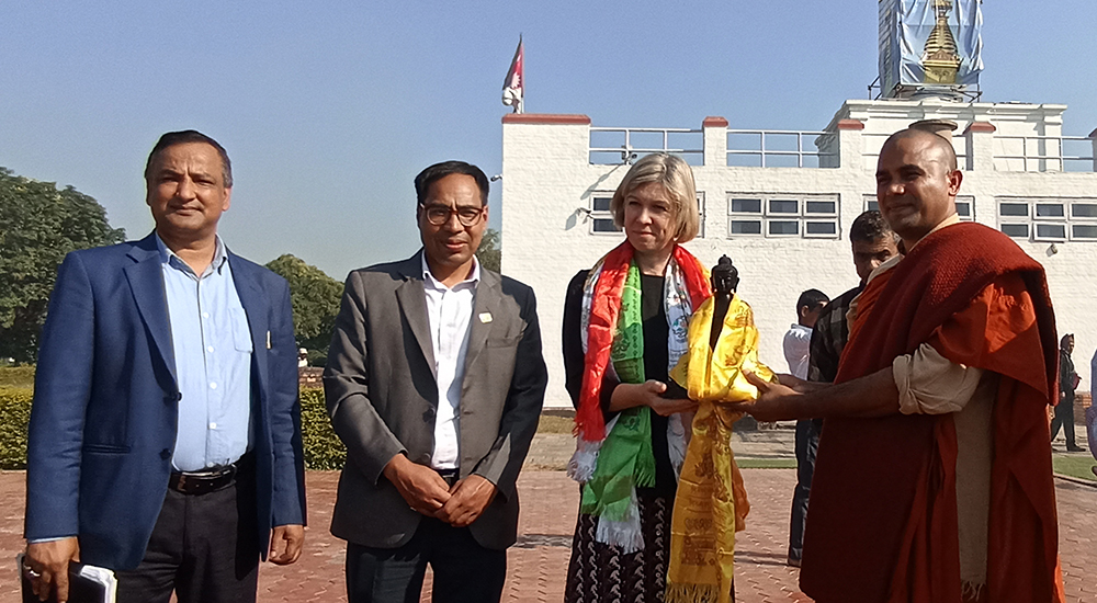 बेलायती राजदूत लुम्बिनी भ्रमणमा