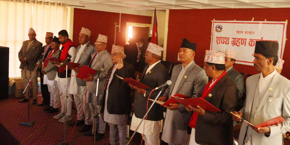 लुम्बिनी प्रदेश : सात मन्त्रीलाई खुवाइयो शपथ, एक महिनापछि सरकारले पायो पूर्णता