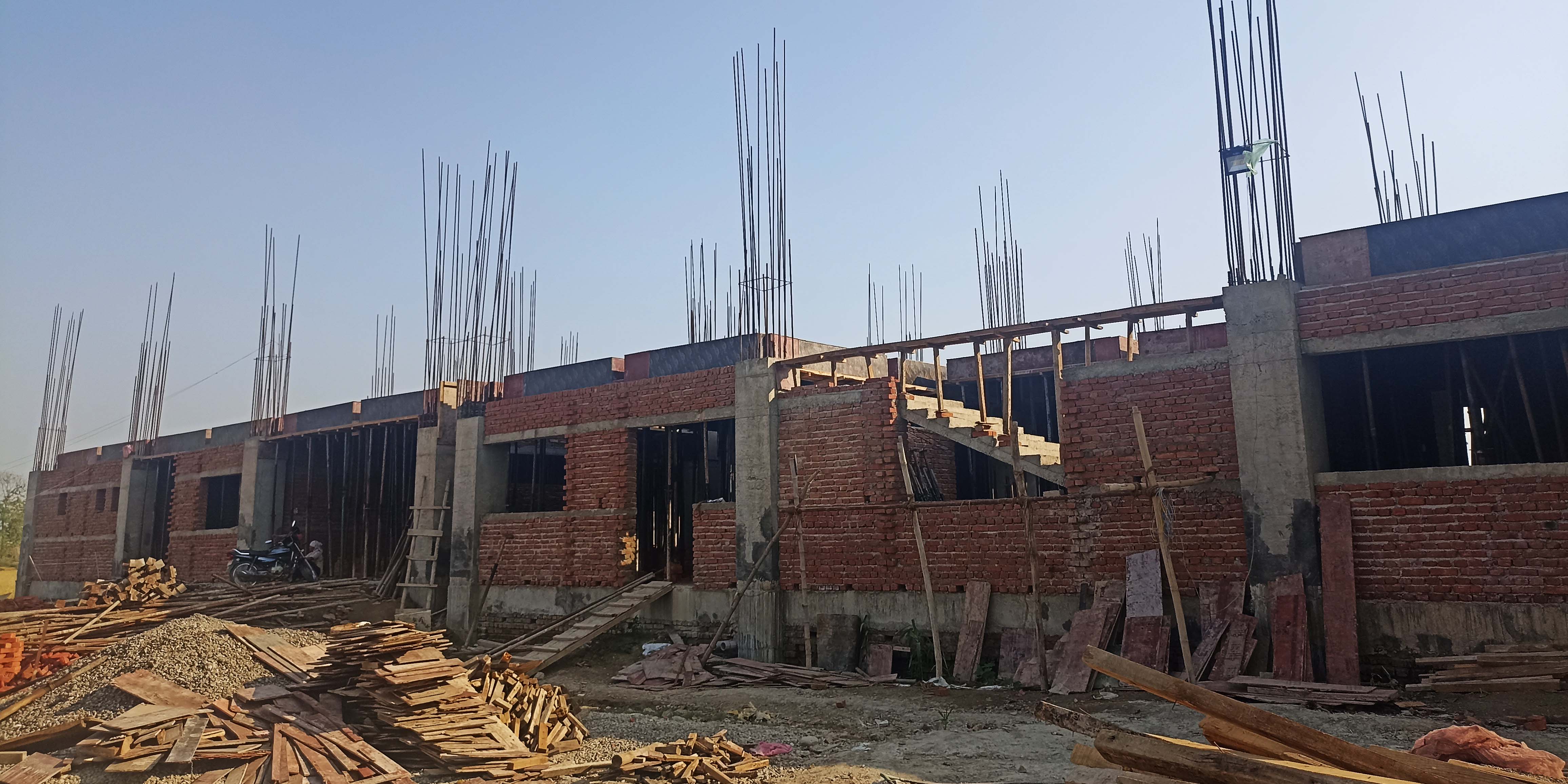 लुम्बिनीमा अस्पताल निर्माण :  कतै सुस्त, कतै अधुरै