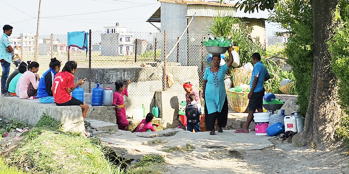 वीरेन्द्रनगरका स्थानीयको पीडा- इनारमा पानी आउँदैन, बोरिङ खन्‍न पैसा छैन