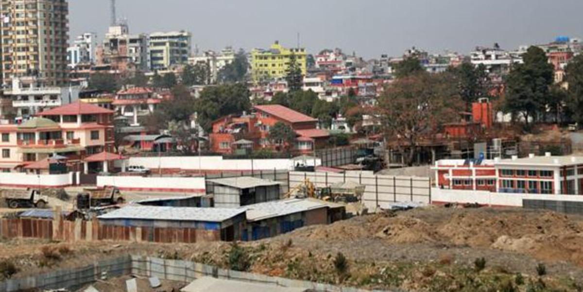 ललिता निवासको सरकारी जग्गामा तारबार लगाउन पुग्यो काठमाडौँ महानगर प्रहरी