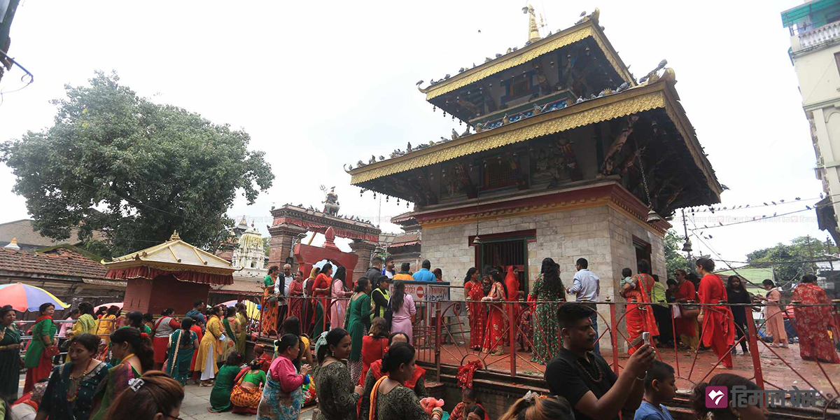 मखनस्थित महादेव मन्दिरमा दर्शनार्थीको भीड [तस्बिरहरू]