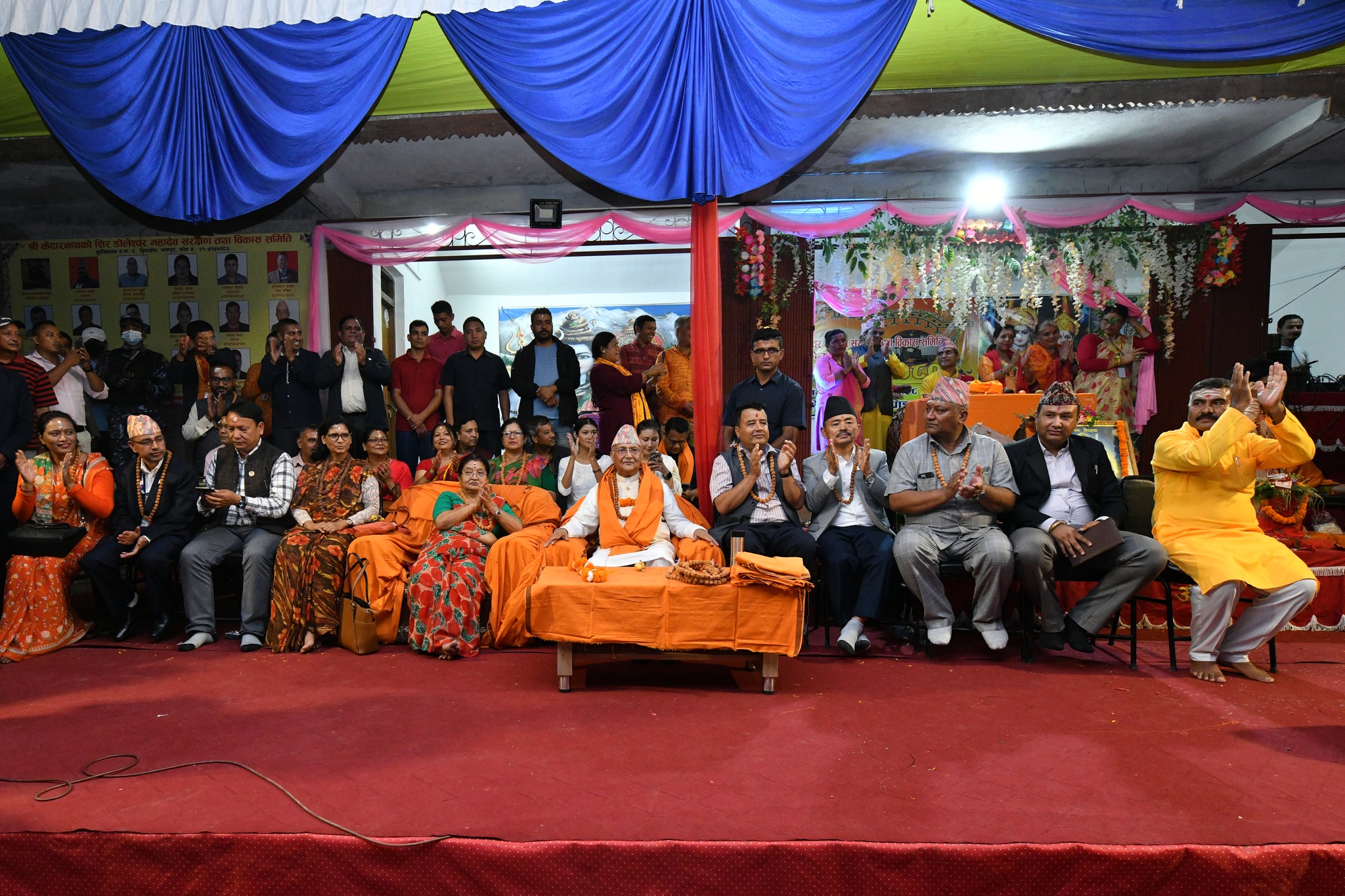 डोलेश्वरमा ओली पुग्दा…