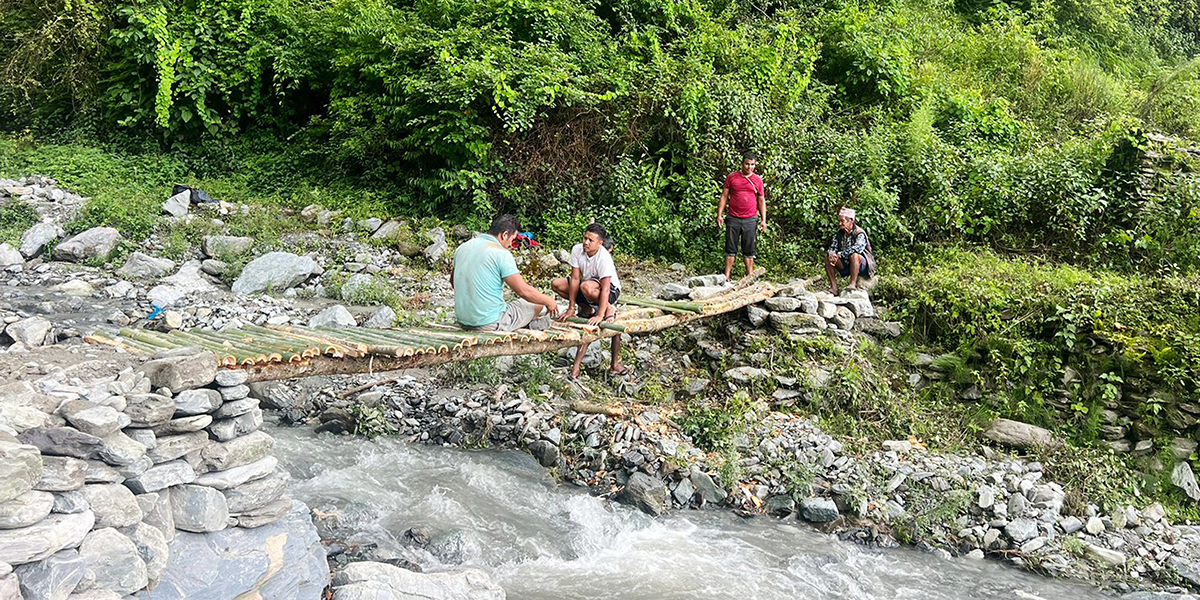 झोलुंगे पुलको जिल्लामा पनि फड्केको बाध्यता