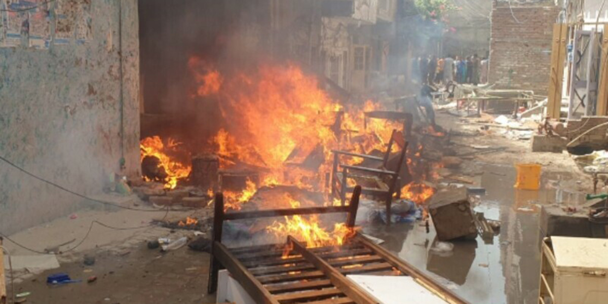 पाकिस्तानमा भड्कियाे धार्मिक हिंसा, फैसलाबादका चर्चहरूमा आगजनी