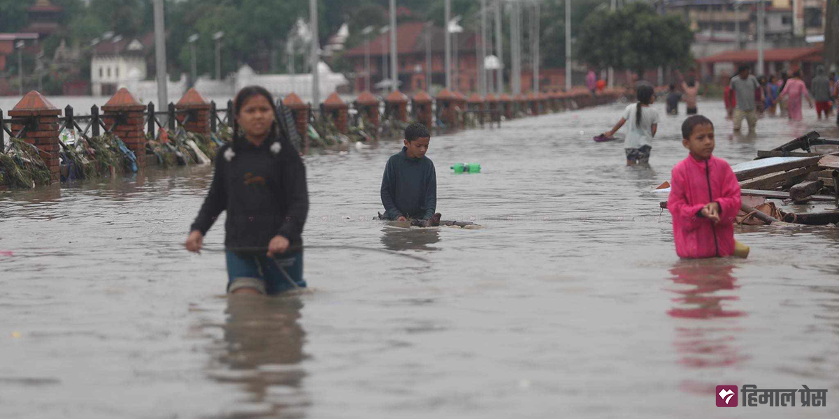 रातिको वर्षाले उर्लिए उपत्यकाका खोला