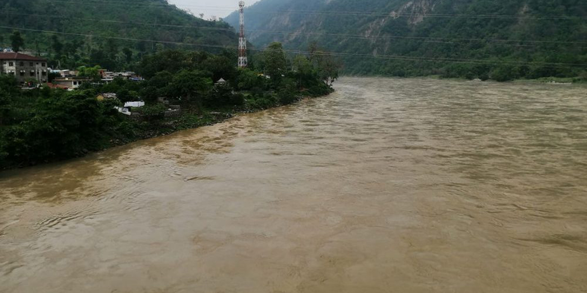 कर्णाली नदीमा पानीको बहाव बढ्दै : तटीय क्षेत्रमा सतर्कता रहन आग्रह