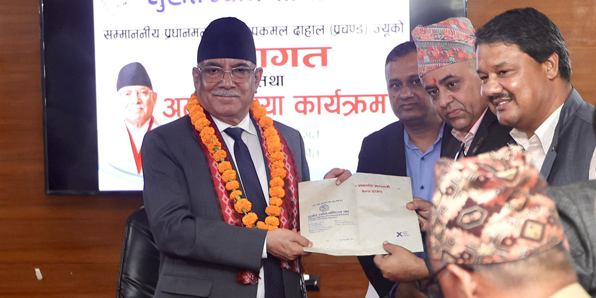 सुर्खेत पुगेर प्रधानमन्त्रीले भने : तीन तहका सरकार प्रतिस्पर्धी नभई सहयात्री हुन्