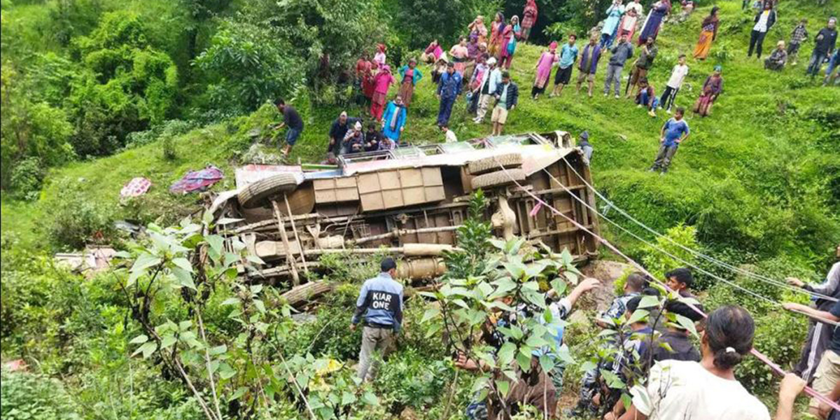 रोल्पामा बस दुर्घटना : चार जनाको मृत्यु