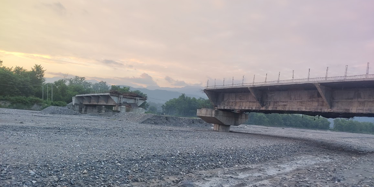 तीन वर्षदेखि केरुंगेखोलामा पुल निर्माण अलपत्र