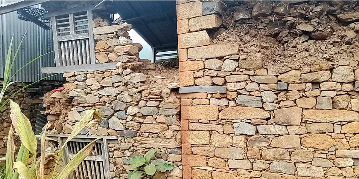 भूकम्पका कारण धादिङमा २० घर भत्किए