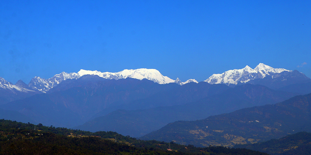 तुम्लिङटारबाट देखिएको हिमश्रृंखला