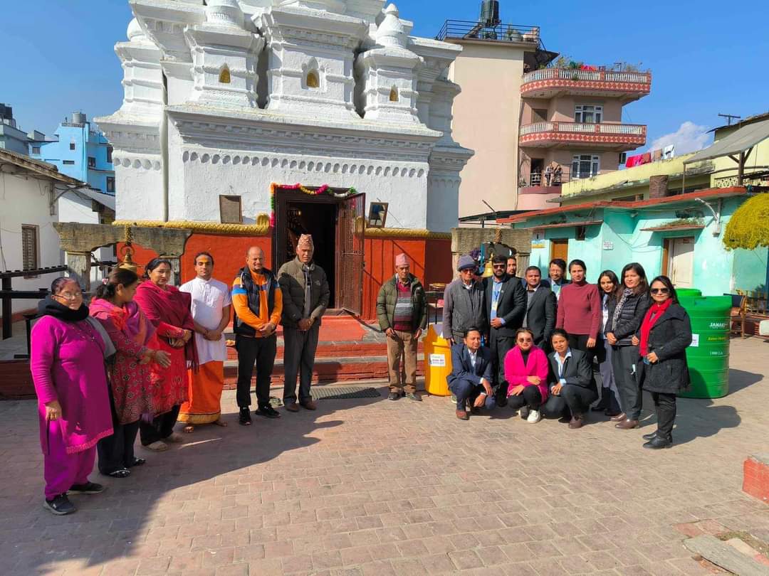 कामना सेवा विकास बैंकद्वारा दिव्येश्वरी मन्दिरलाई पानी ट्यांकी र डस्टबिन वितरण