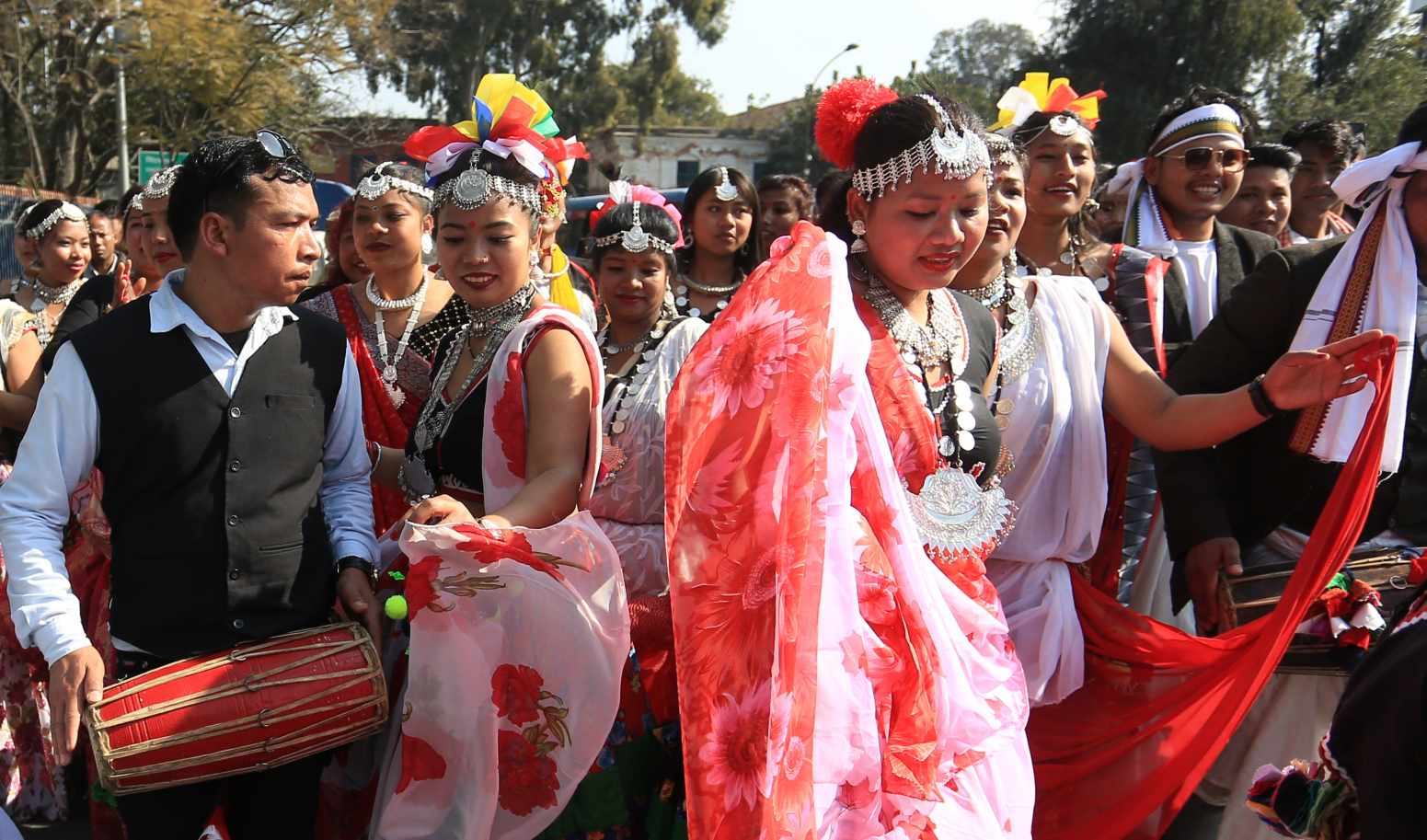 थारू संस्कृतिको संरक्षण गर्न महोत्सव