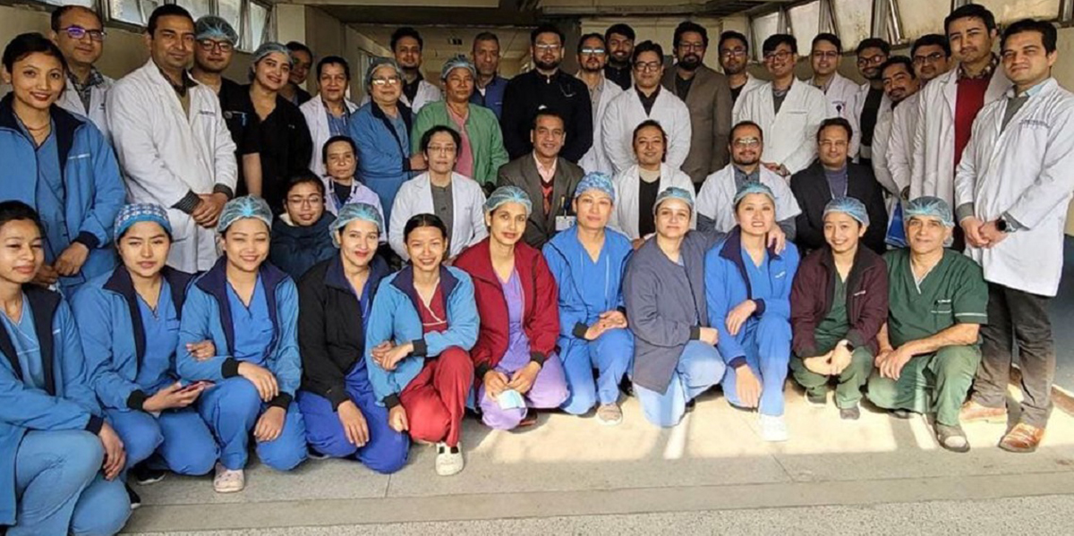 देशमै पहिलोपटक कलेजो प्रत्यारोपण गर्न सफल नेपाली चिकित्सक टोलीलाई ओलीको बधाई