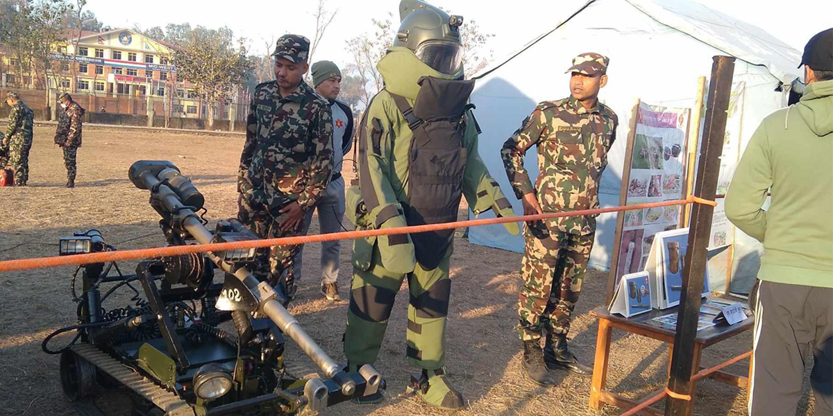 नेपाली सेनाद्वारा सुर्खेतमा युद्धकौशलका सामग्री प्रदर्शन