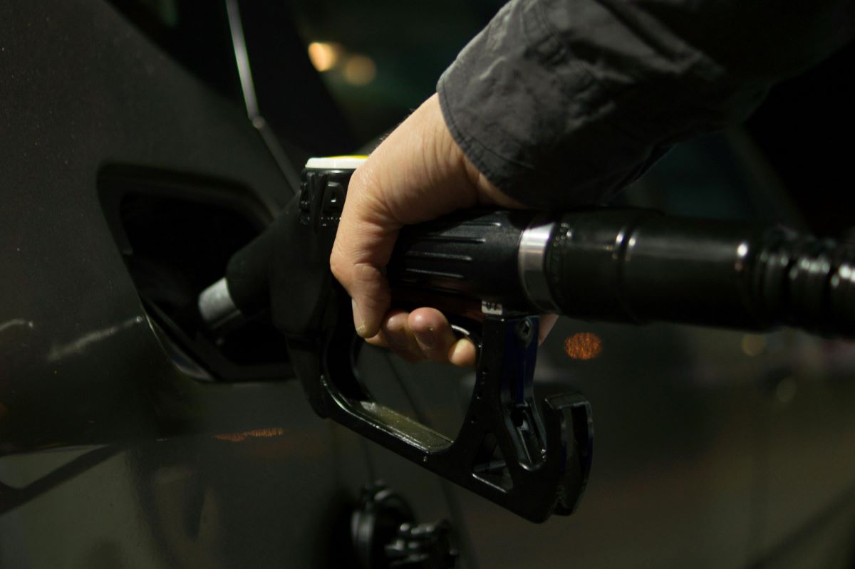 प्रतिलिटर ४ रूपैयाँले बढ्यो पेट्रोलको मूल्य