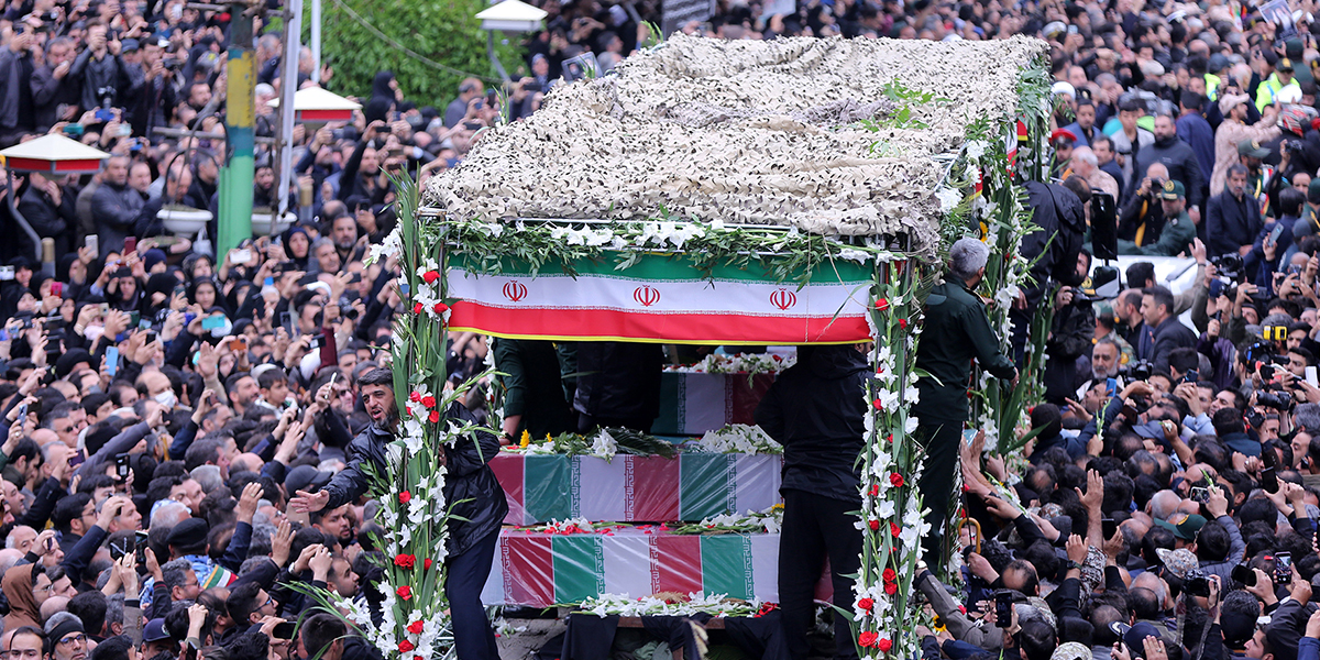 हेलिकप्टर दुर्घटनामा मृत्यु भएका इरानी राष्ट्रपति रायसीको अन्त्येष्टि गरिँदै