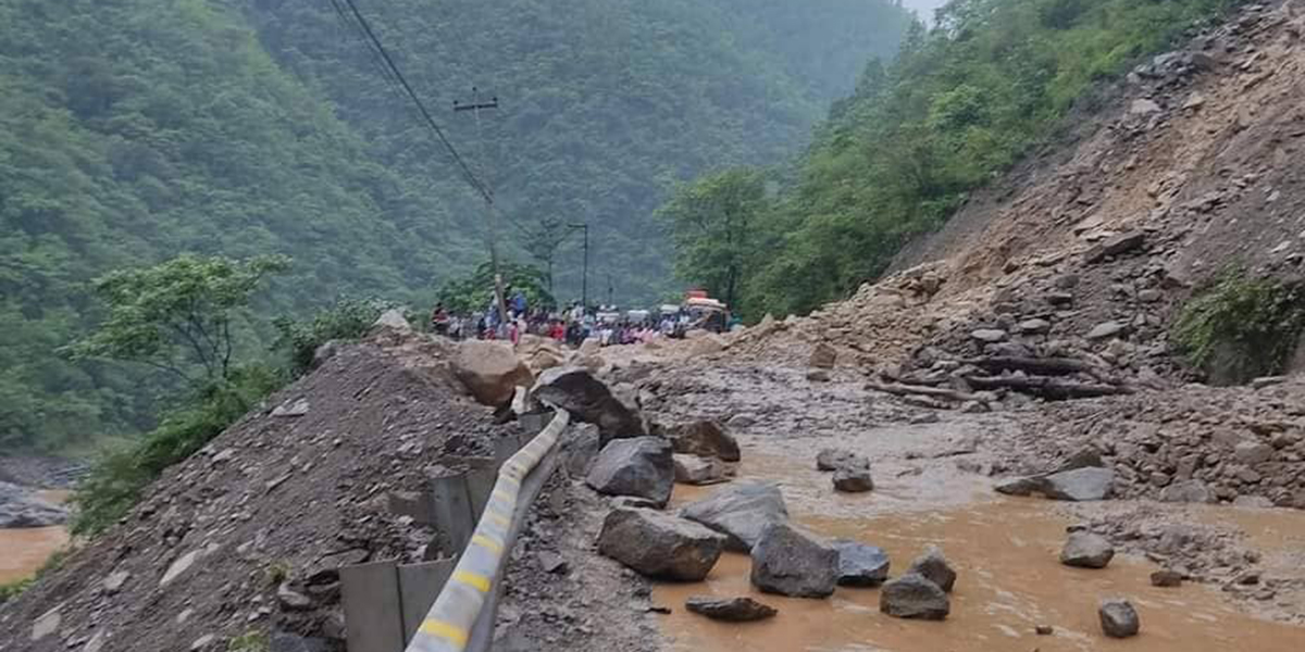 बेँसीसहर-चामे सडक अवरुद्ध