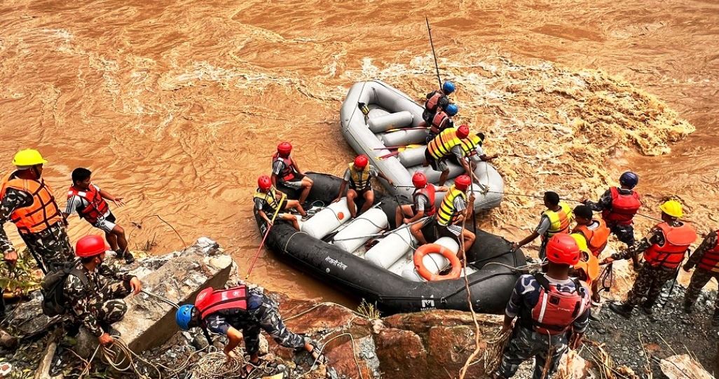 त्रिशूलीमा हराएका बस नभेटिएपछि फर्कियो भारतीय टोली, नेपाली टोलीले भने खोजी जारी राख्ने