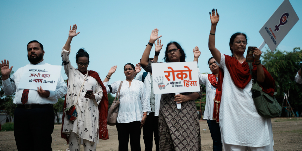 सहकर्मीको हत्यापछि भारतमा चिकित्सकहरूद्वारा कडा कानूनको माग