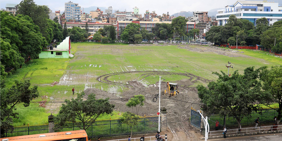 खुल्लामञ्चमा डोजर