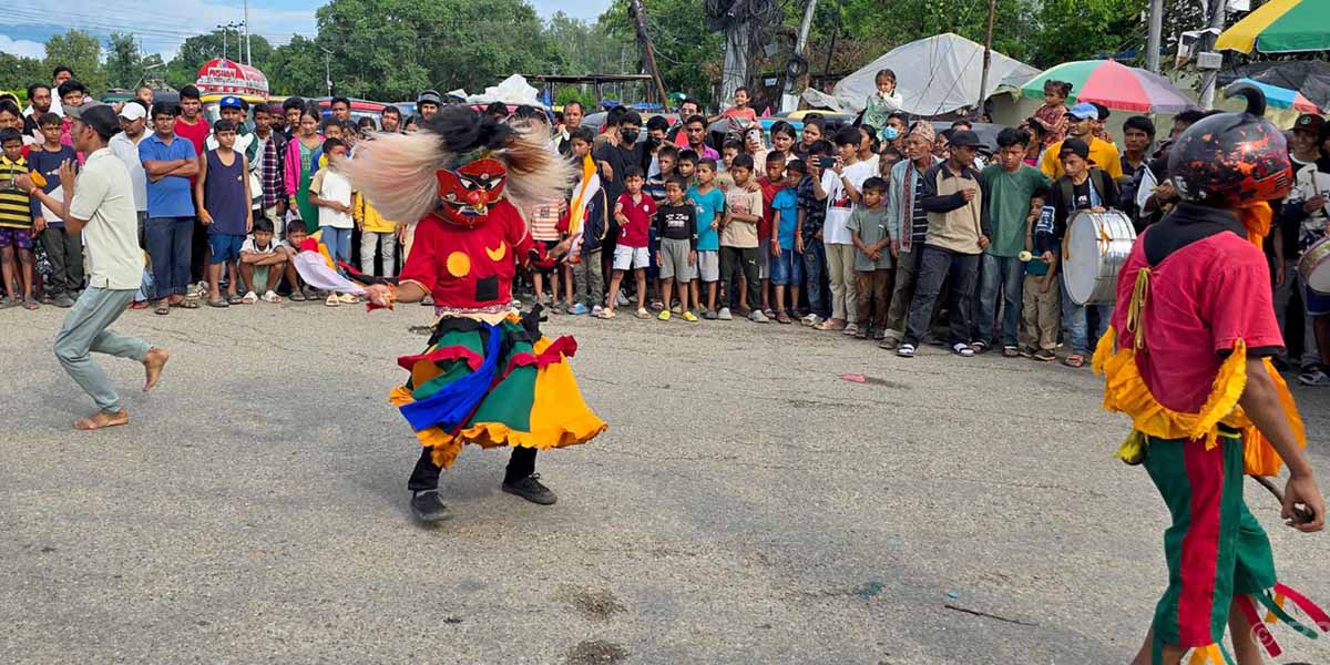 गाईजात्राका अवसरमा लाखेनाच