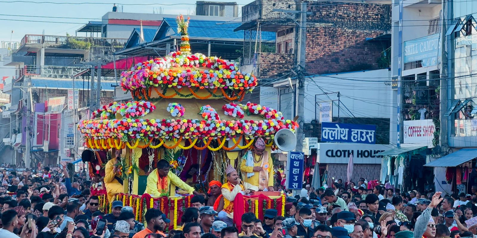 तस्बिरमा इटहरीको रथयात्रा