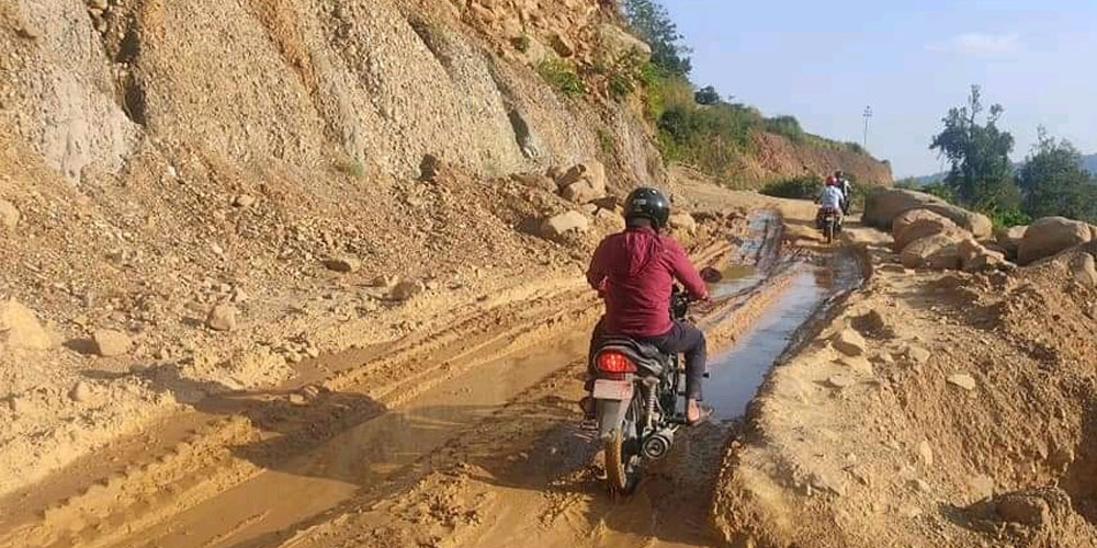 काभ्रेका सडकको यात्रा जोखिमपूर्ण