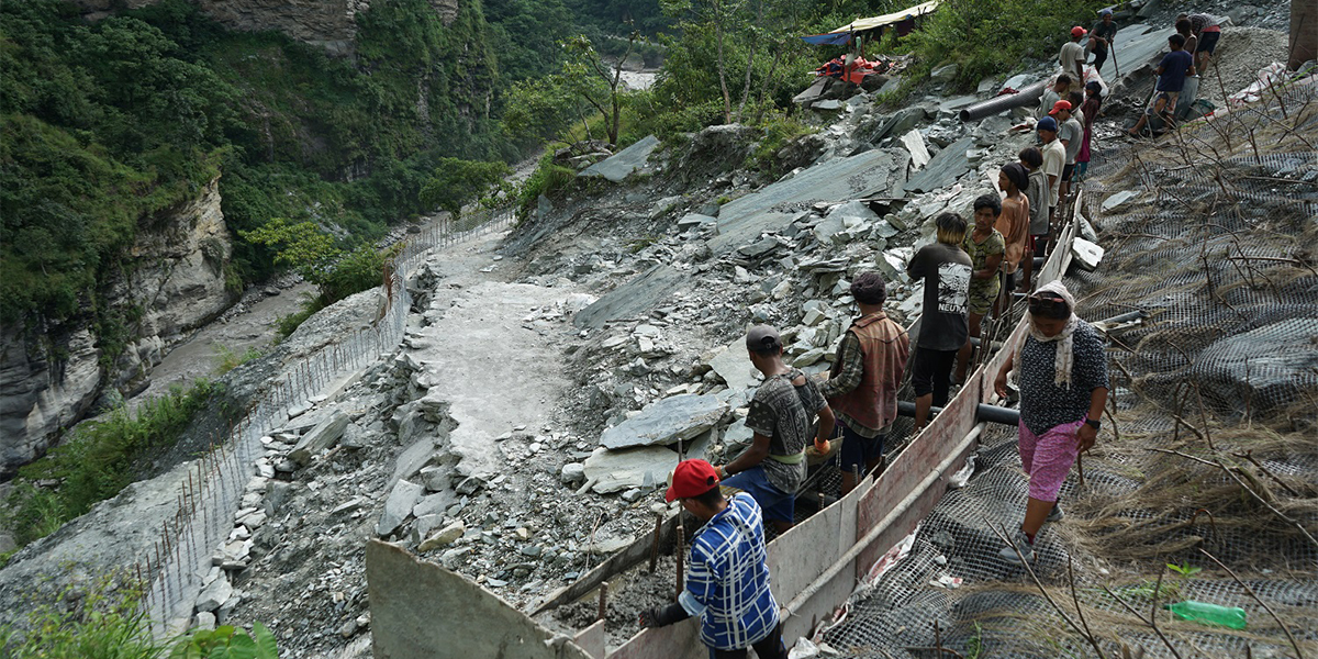 कालीगण्डकी करिडोर : पहिरो रोकथाम गर्न बैसरी अँधेरीखोलामा ‘रक एकंरिङ’