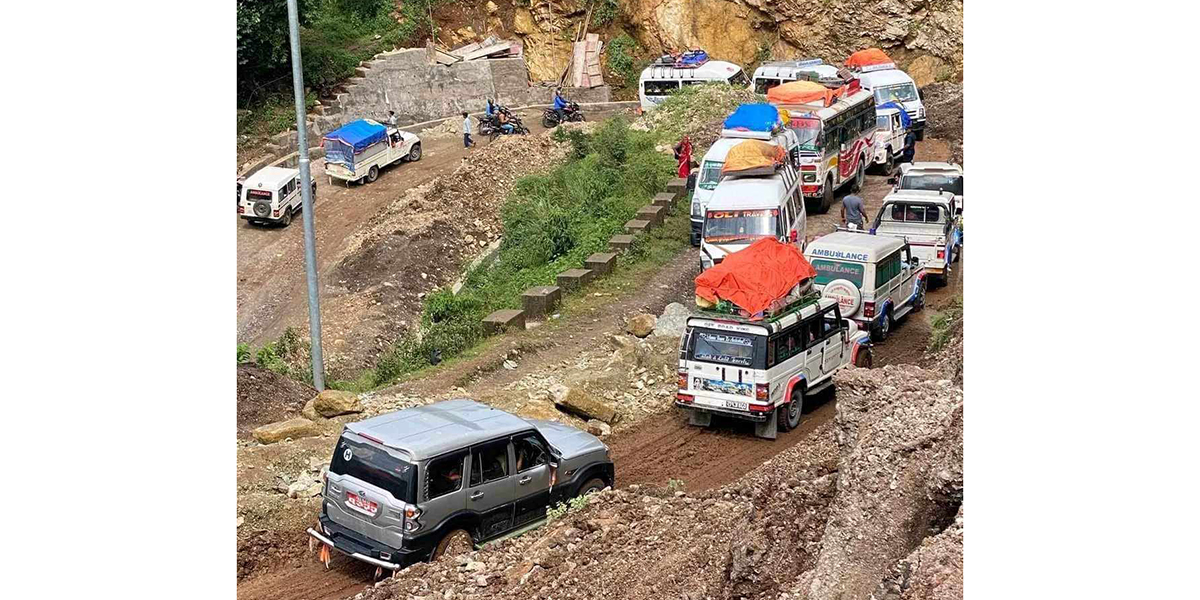 लुम्बिनीका अवरुद्ध सडक खुल्न थाले