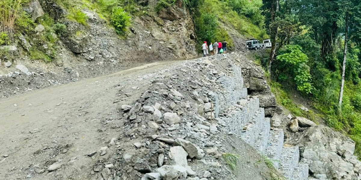 घान्द्रुक जाने सडक दुई महिनापछि खुल्यो