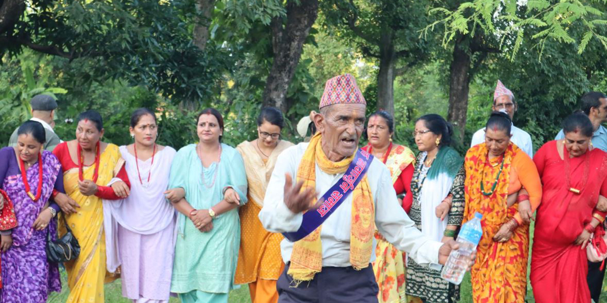 ५५ वर्षदेखि सुदूरमा देउडा खेलाउँदै आएका रामदत्त जोशी