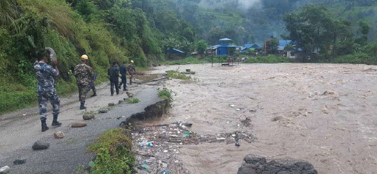 बाढी पहिरो अपडेट : ६६ जनाको मृत्यु, उपत्यकाबाट बाहिरिने रात्रीकालीन सवारी सञ्चालनमा रोक