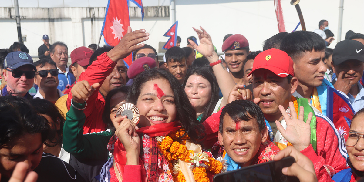 तस्बिरमा पलेसाको स्वागत