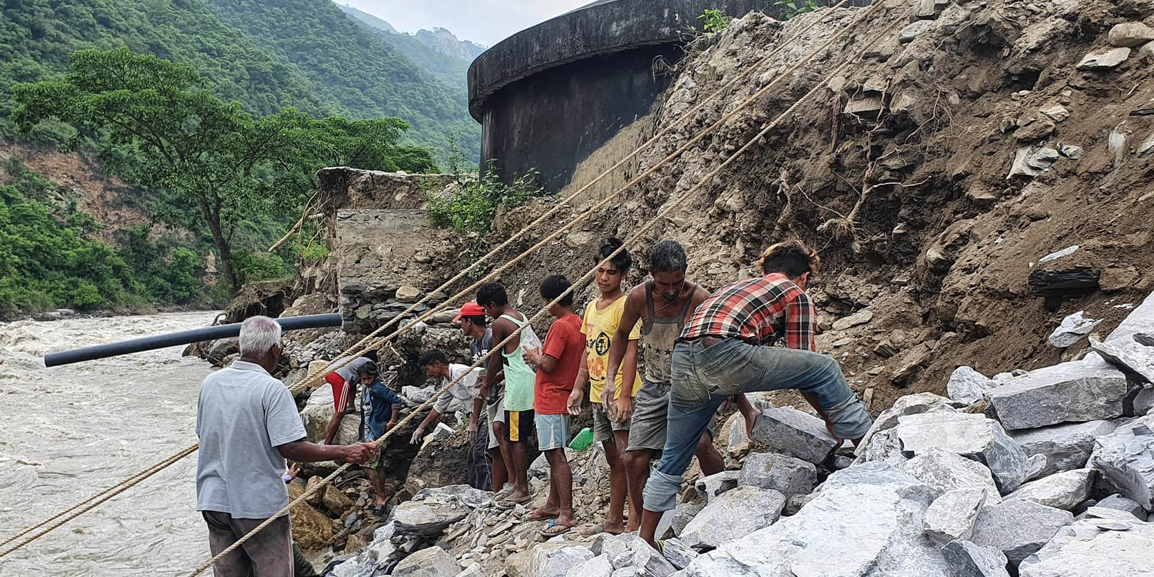 बाढीपहिरोले काभ्रेका एक सय खानेपानी आयोजनामा क्षति