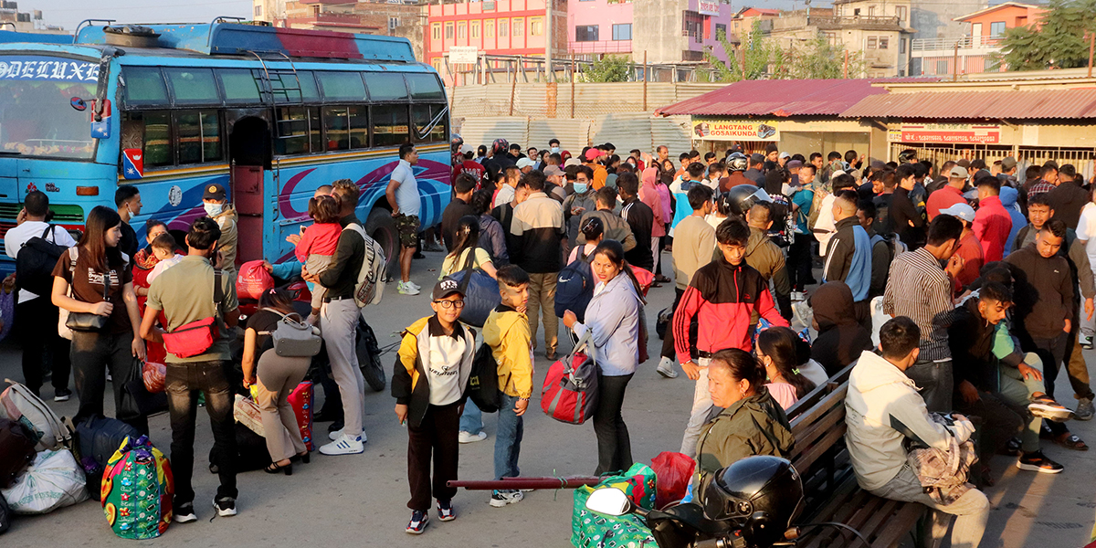 उपत्यकाबाट आठ लाख यात्रु बाहिरिए