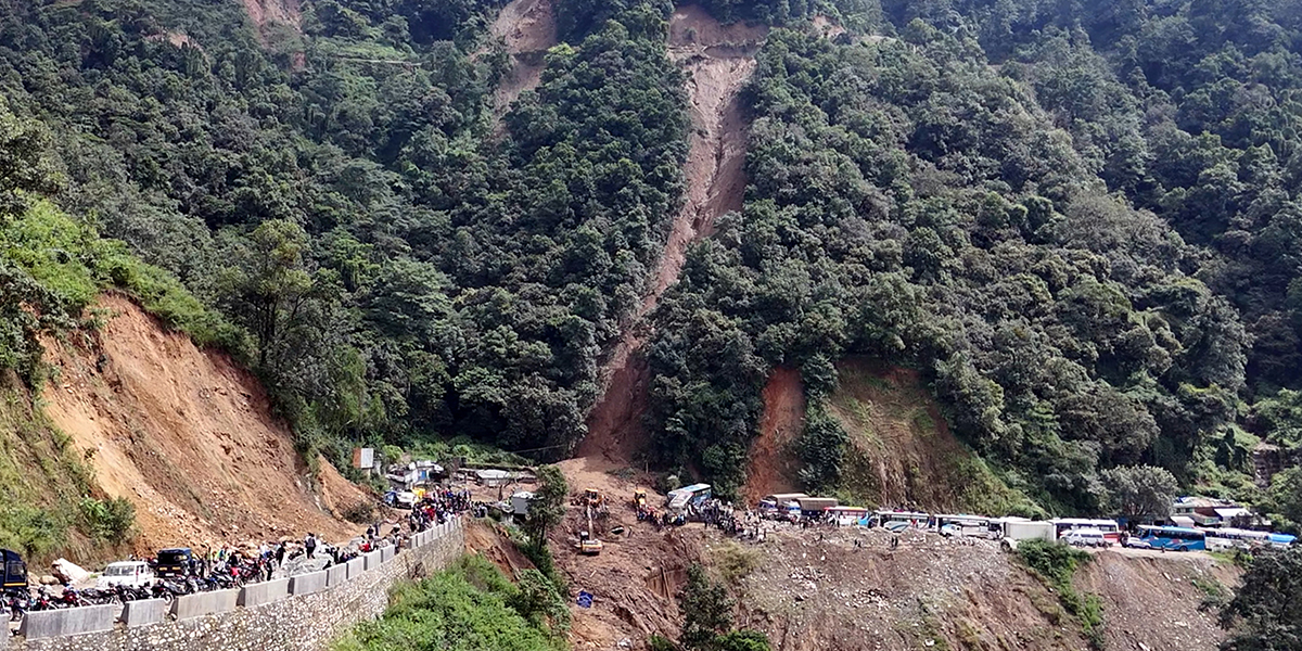 झ्याप्ले खोला पहिरोमा ज्यान गुमाएका परिवारलाई दुई लाख ५० हजार सहयोग