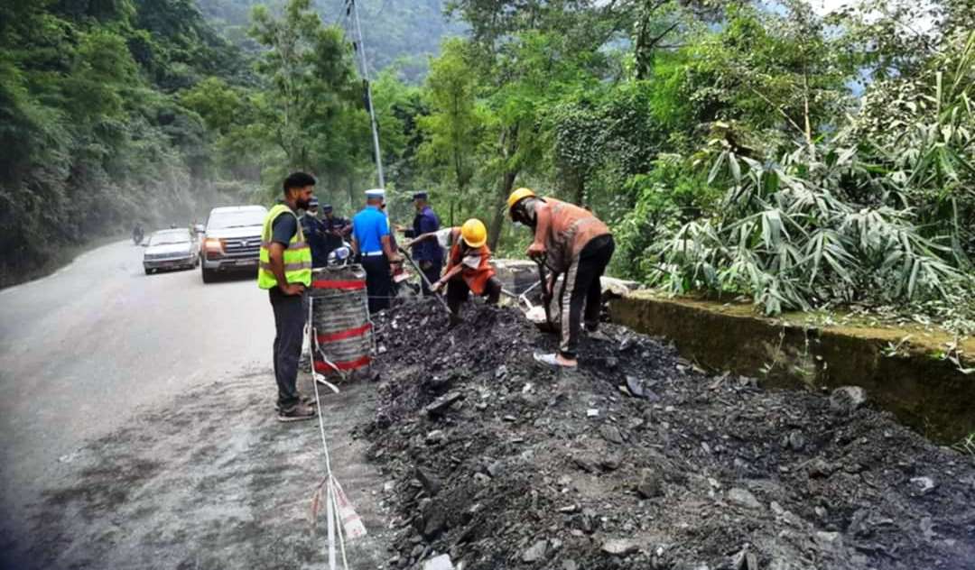 कृष्णभीरमा भासियो पृथ्वी राजमार्ग