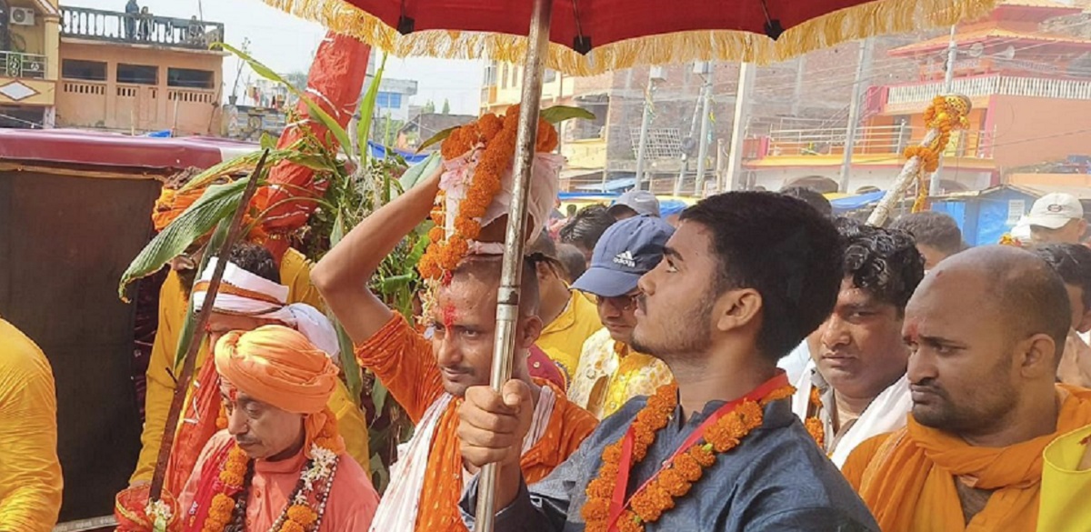 जनकपुरको राजदेवी मन्दिरमा भित्र्याइयो फूलपाती