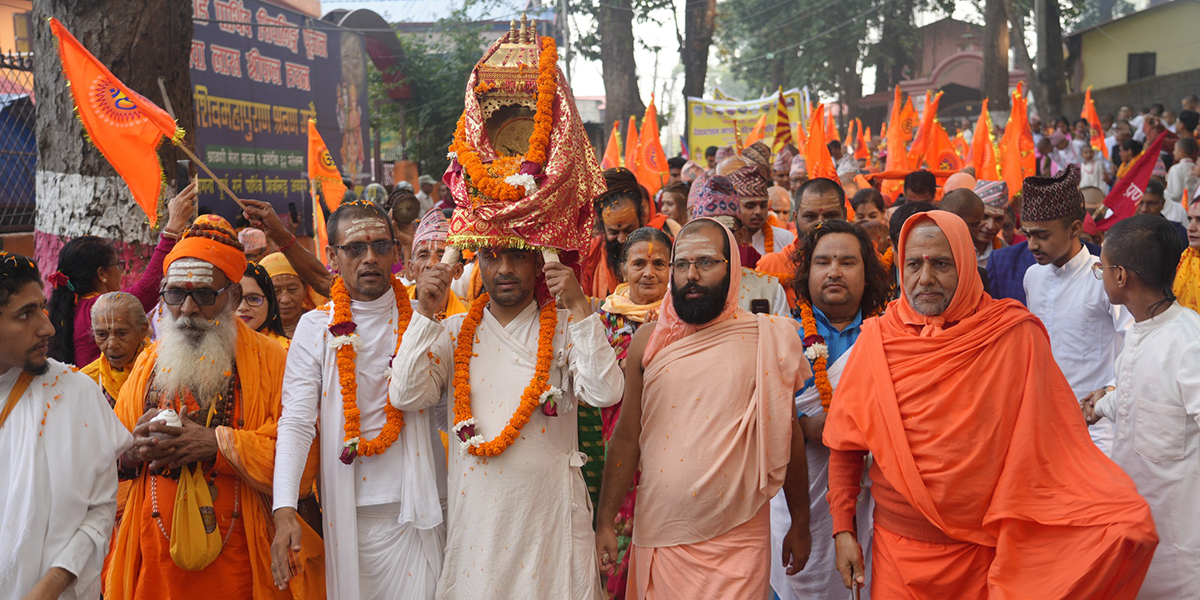 पाँच हजार श्रद्धालुले गरे देवघाट गण्डकी परिक्रमा [तस्बिरहरू]