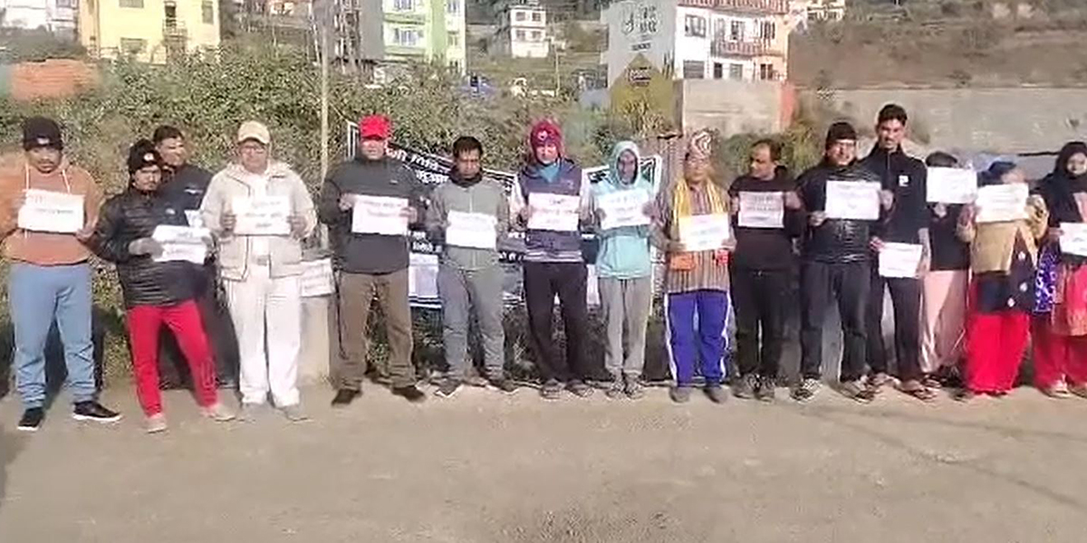 उचित क्षतिपूर्तिको माग गर्दै चन्द्रागिरीका स्थानीयले गरे सुरुङ मार्ग निर्माणमा अवरोध