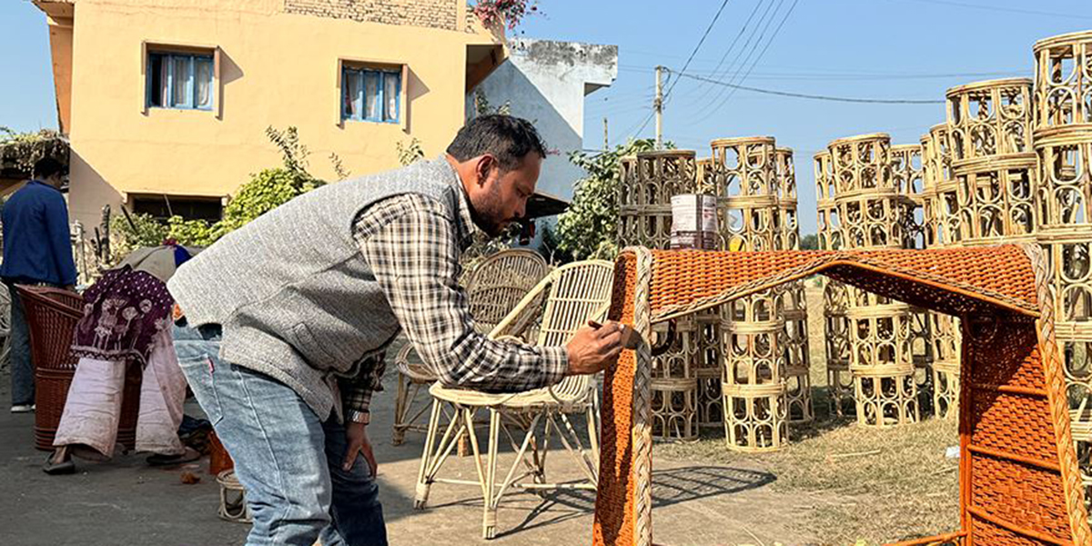 बेत र बाँसका सामानबाट आत्मनिर्भर बन्दै टीकापुरका महिला