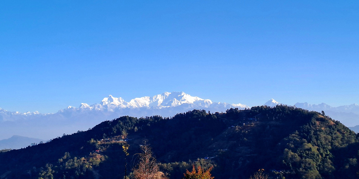 पौवा भन्ज्याङबाट देखिएको हिमाल