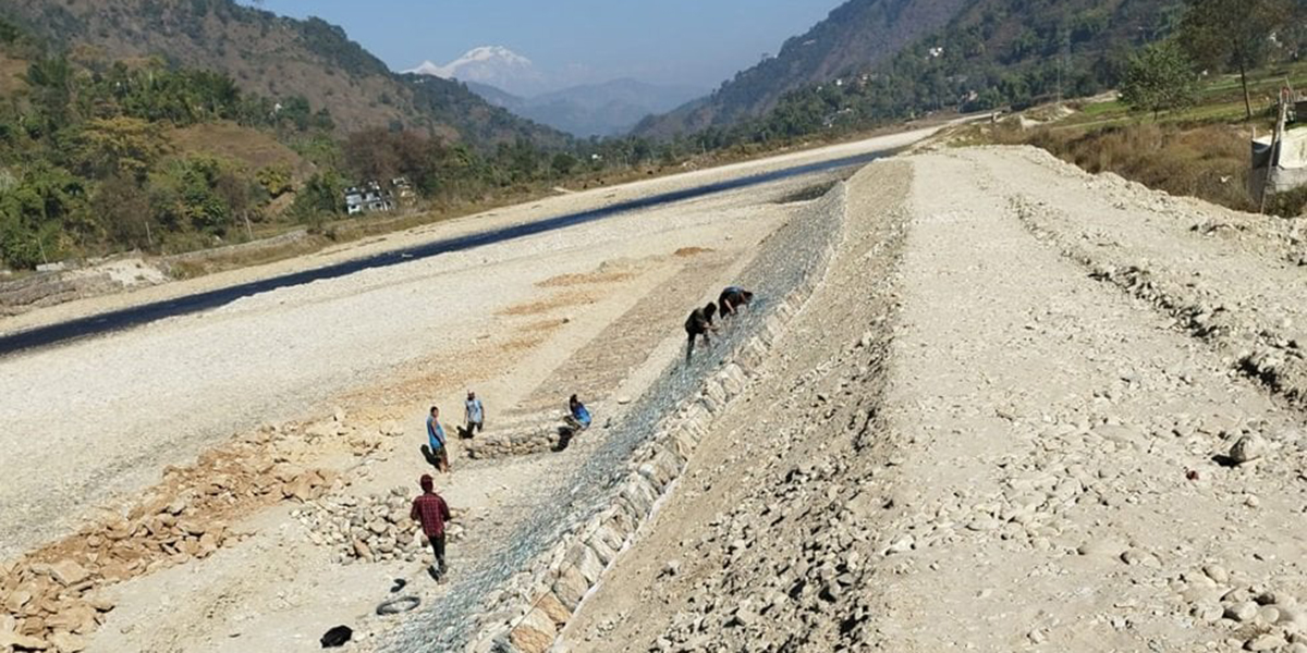 आँधीखोलामा तटबन्ध निर्माण