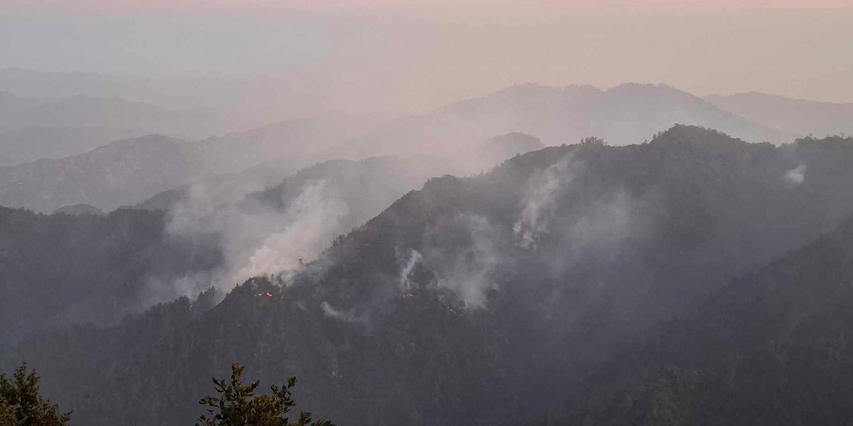 काभ्रेको महाभारतमा डढेलो नियन्त्रण गर्न सेना परिचालन, पर्यटकीय क्षेत्रमा जान रोक