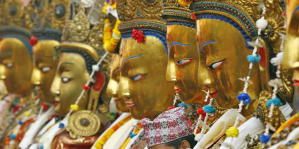 सम्यक महादान पर्व पनि आजै, अन्न र मिठाइ दान गरेर मनाइँदै