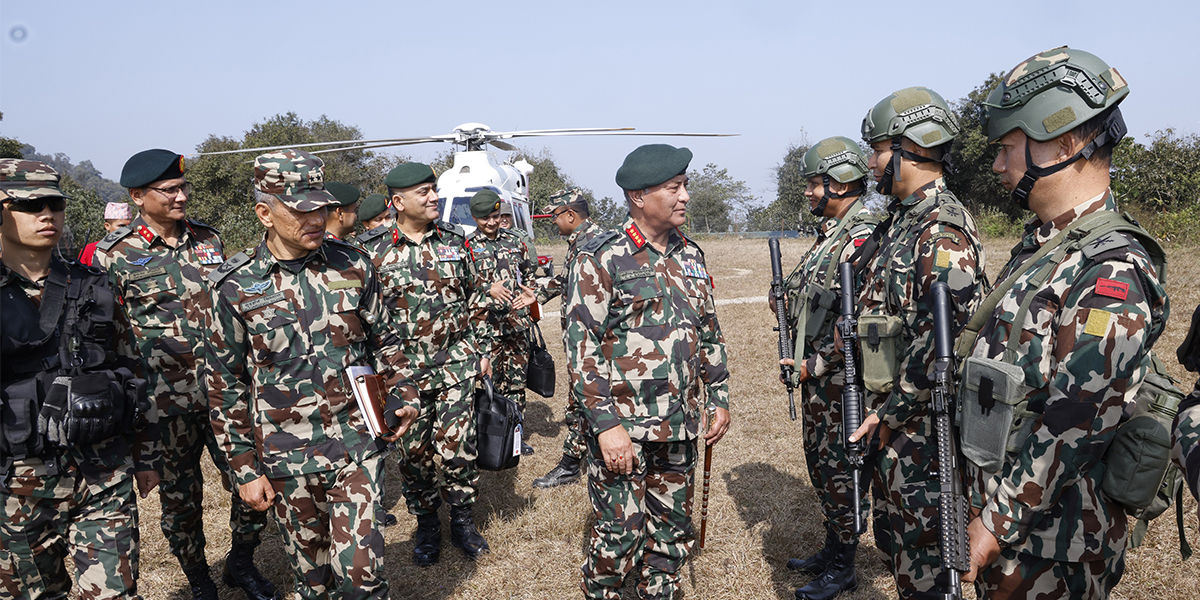 प्रधानसेनापति सिग्देलले गरे मध्यपूर्वी पृतना हेडक्वार्टरको निरीक्षण