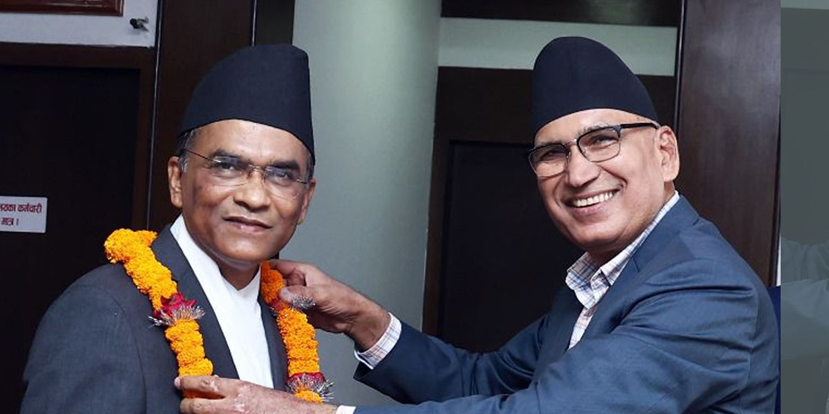 अर्थमन्त्रीले दिए नवनियुक्त गभर्नर डा.विश्व पौडेललाई बधाई